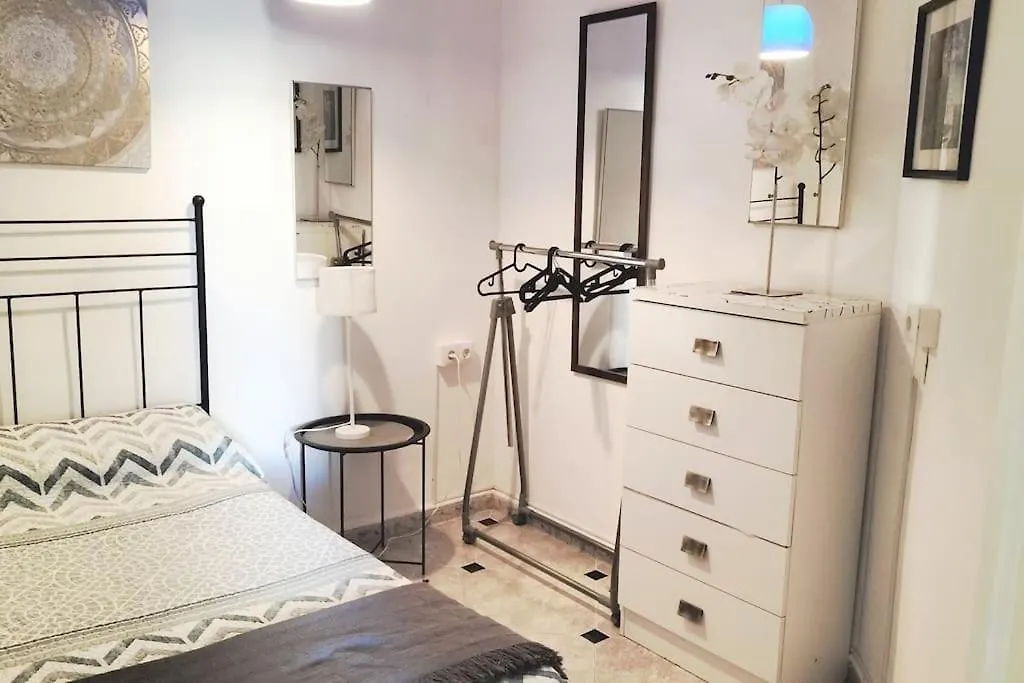 Bonito Apartamento De Dos Dormitorios En El Centro Y Calle San Miguel Torremolinos