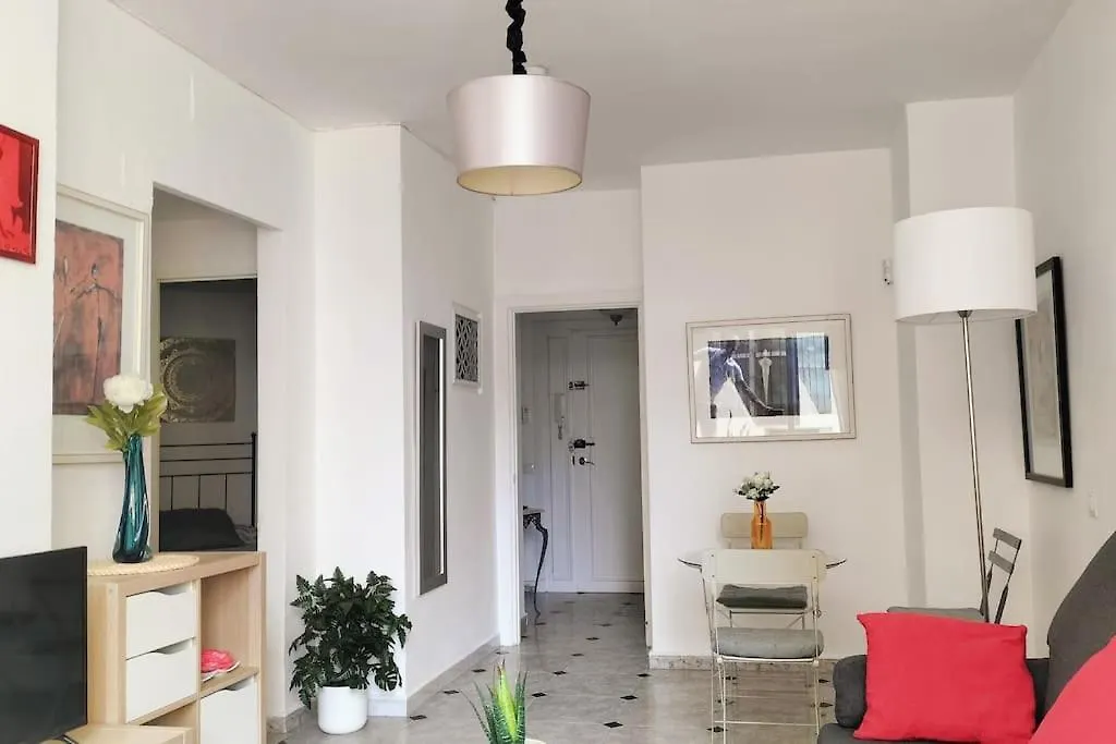 Bonito Apartamento De Dos Dormitorios En El Centro Y Calle San Miguel Torremolinos