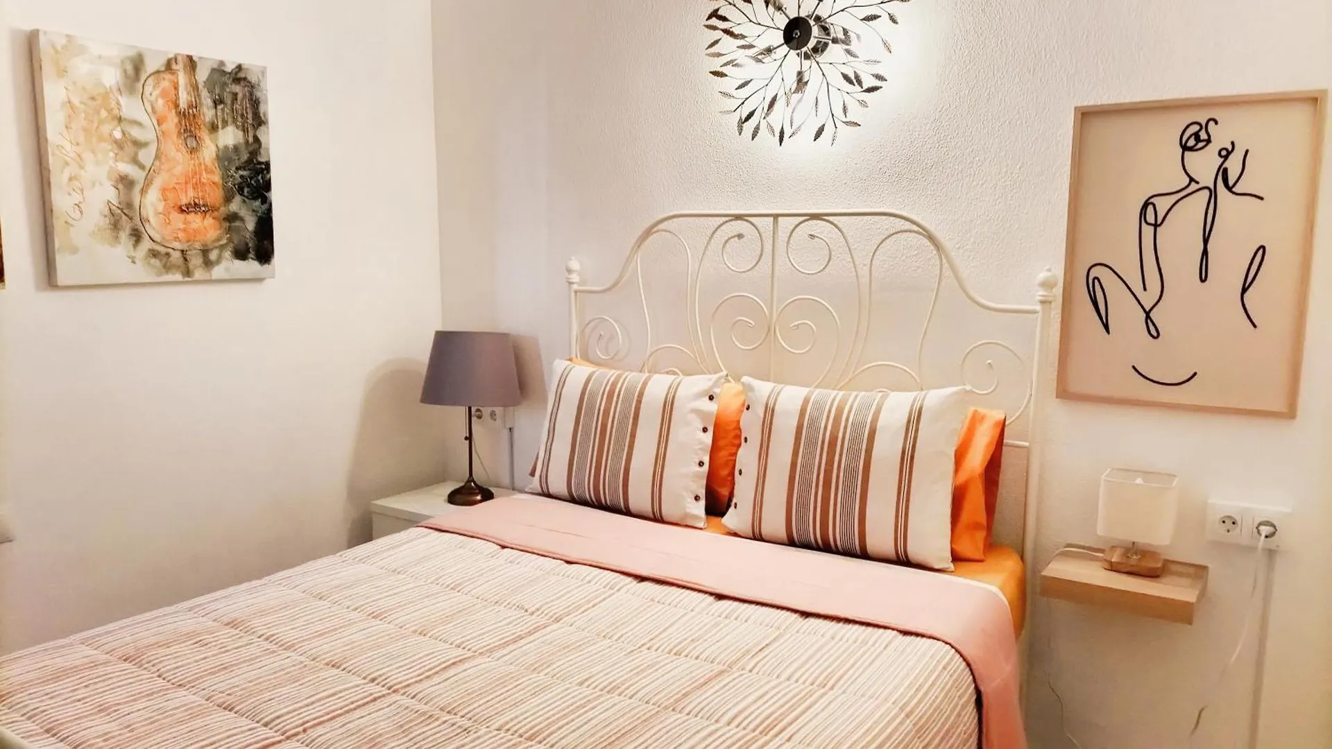 Bonito Apartamento De Dos Dormitorios En El Centro Y Calle San Miguel Torremolinos 0*,  Spain